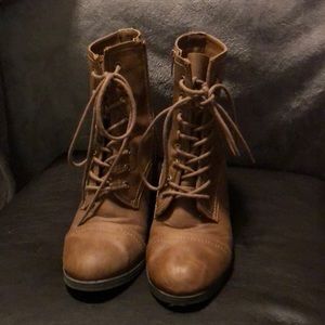 Cute laced up brown boots size 10